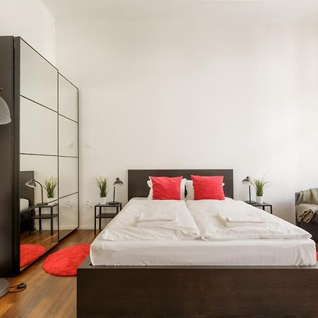 Red Dot Two - New Unit In The Heart Of Party Town Apartment Budapest Bagian luar foto