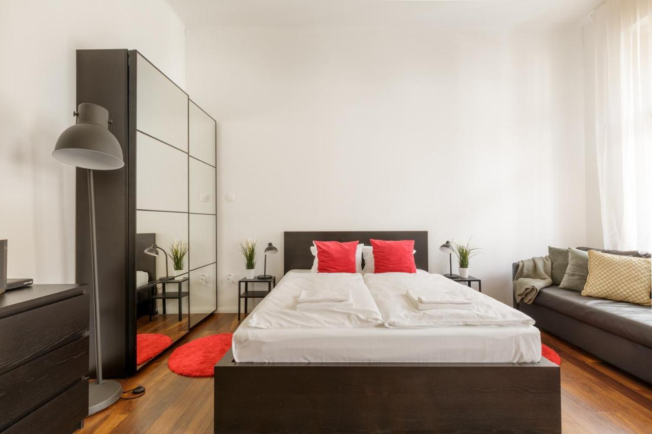 Red Dot Two - New Unit In The Heart Of Party Town Apartment Budapest Bagian luar foto