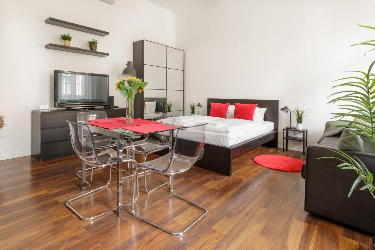 Red Dot Two - New Unit In The Heart Of Party Town Apartment Budapest Bagian luar foto