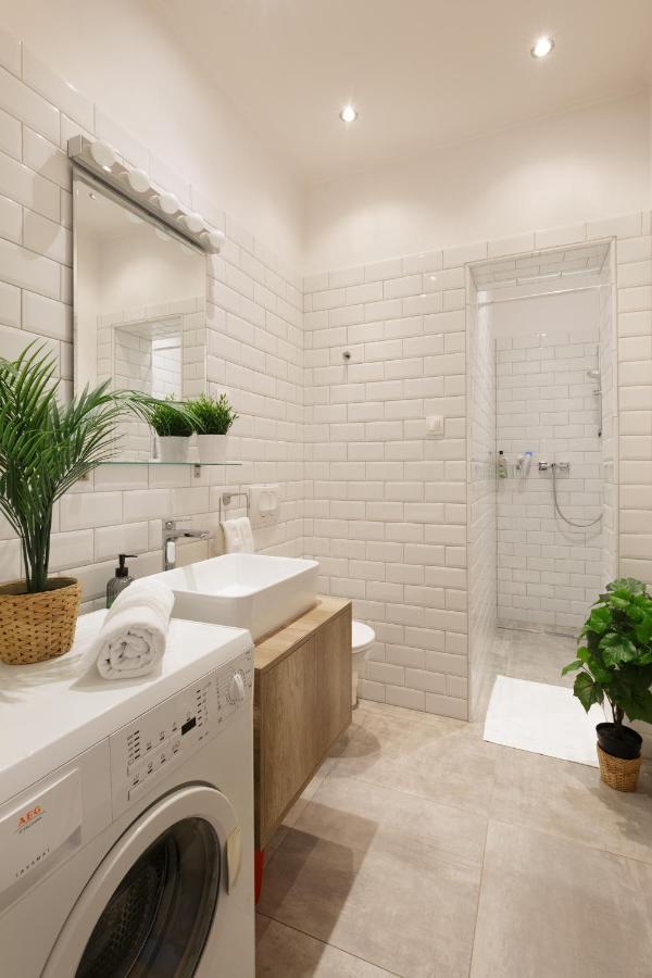 Red Dot Two - New Unit In The Heart Of Party Town Apartment Budapest Bagian luar foto