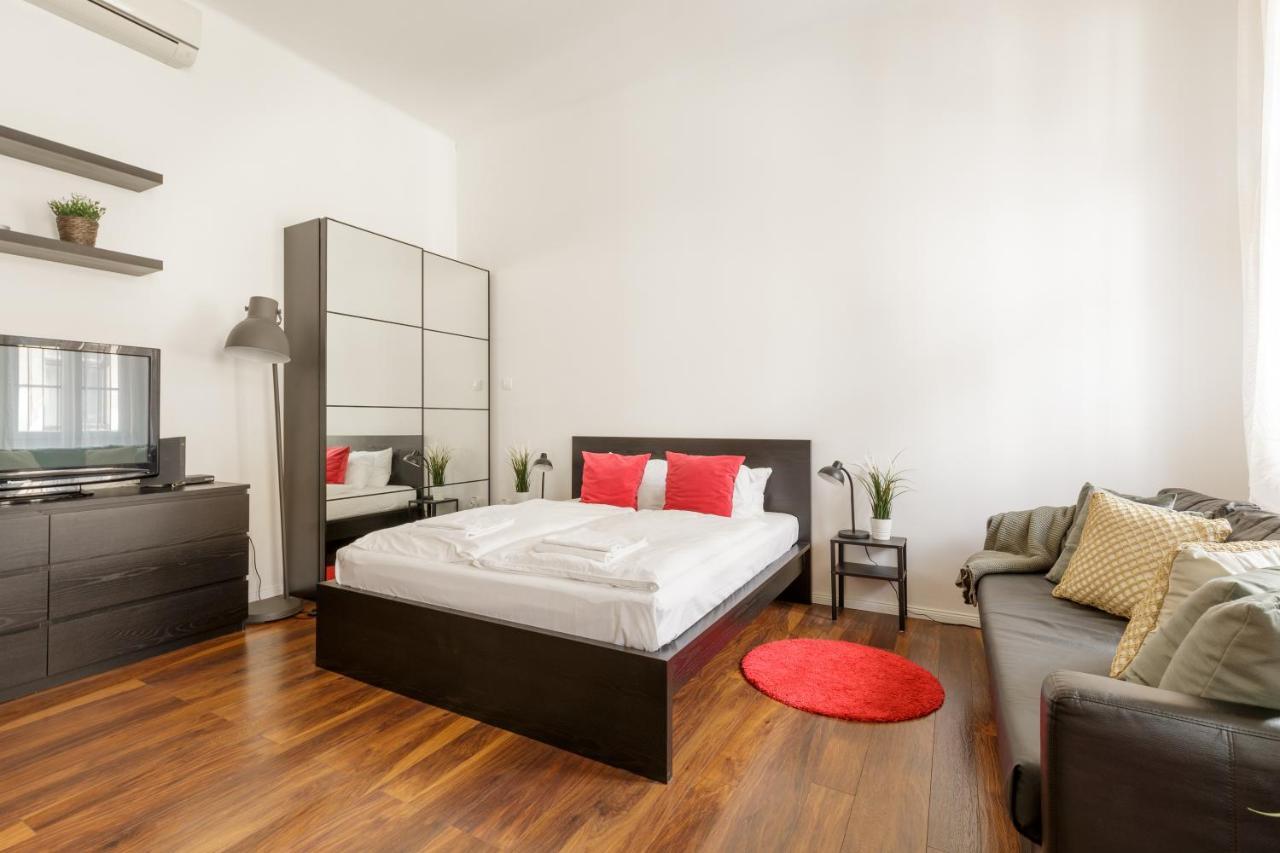 Red Dot Two - New Unit In The Heart Of Party Town Apartment Budapest Bagian luar foto