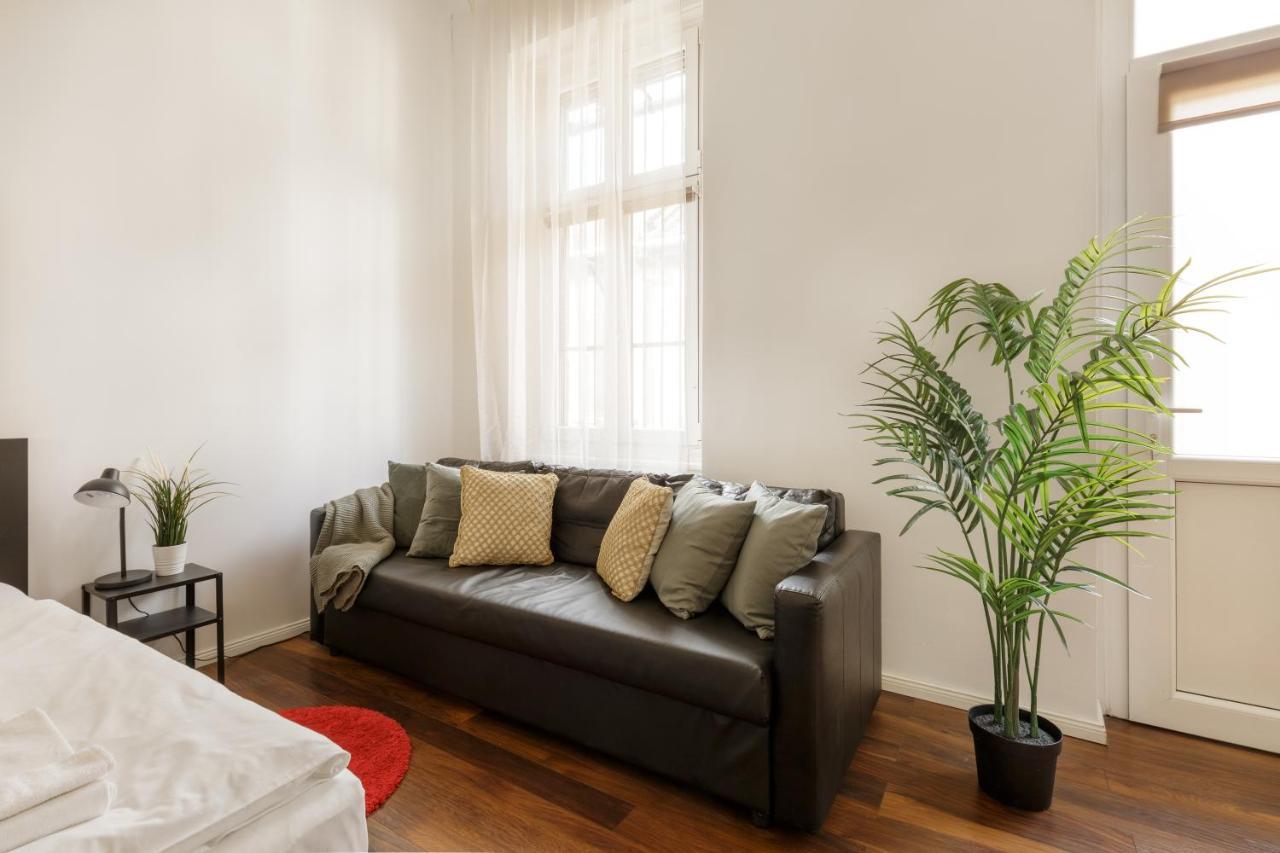Red Dot Two - New Unit In The Heart Of Party Town Apartment Budapest Bagian luar foto
